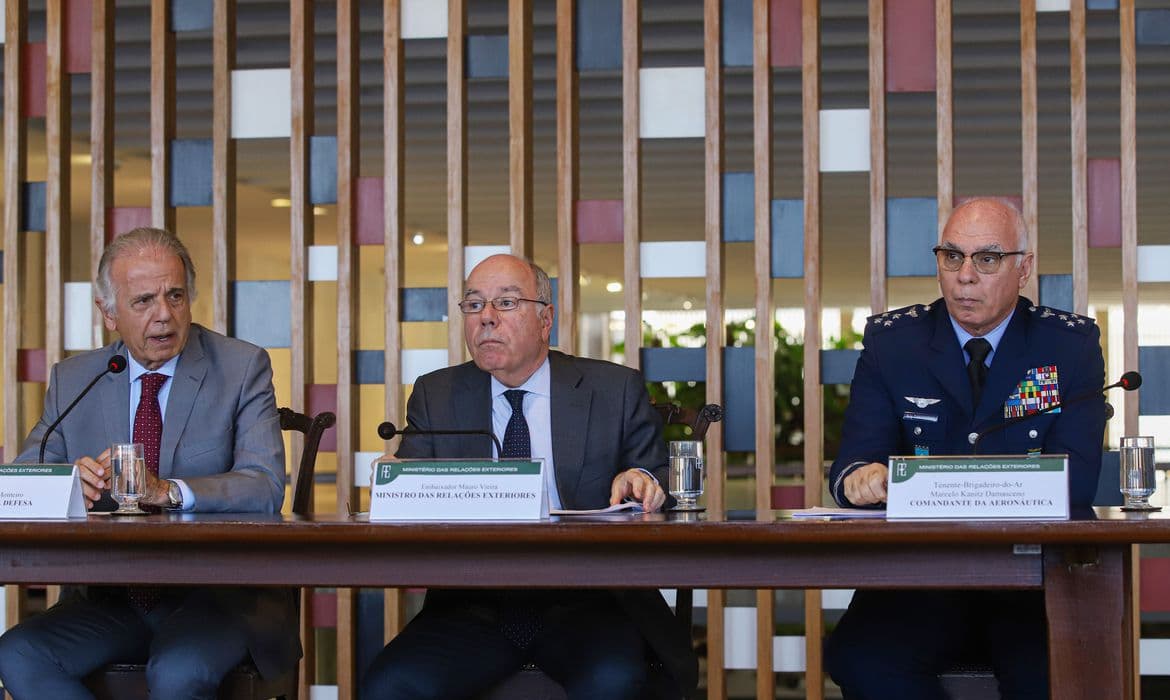 Cerca de 150 brasileiros aguardam resgate em áreas de conflitos, diz ministro