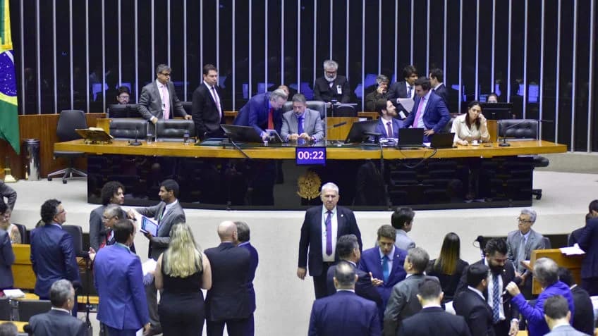 Câmara aprova taxação de offshores e fundos dos super-ricos