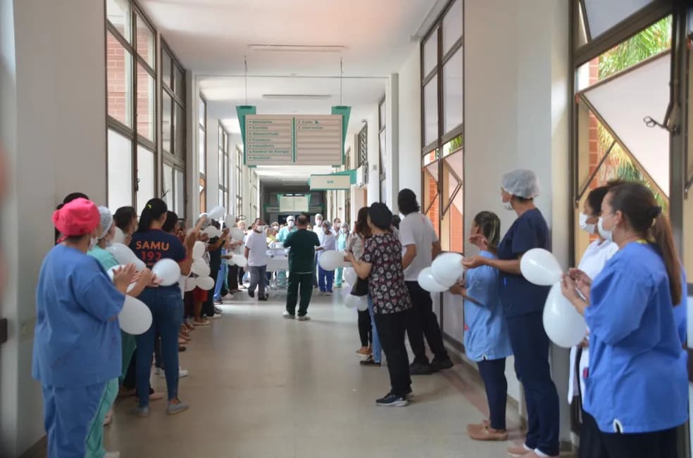 Doação de órgãos: Técnica de enfermagem morre e colegas fazem corredor de aplausos: &#8220;Viveu pra cuidar&#8221;