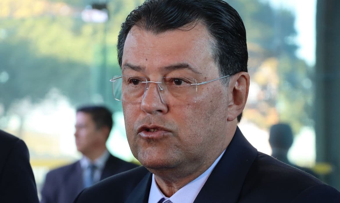 Braga entrega primeira versão do relatório da reforma tributária