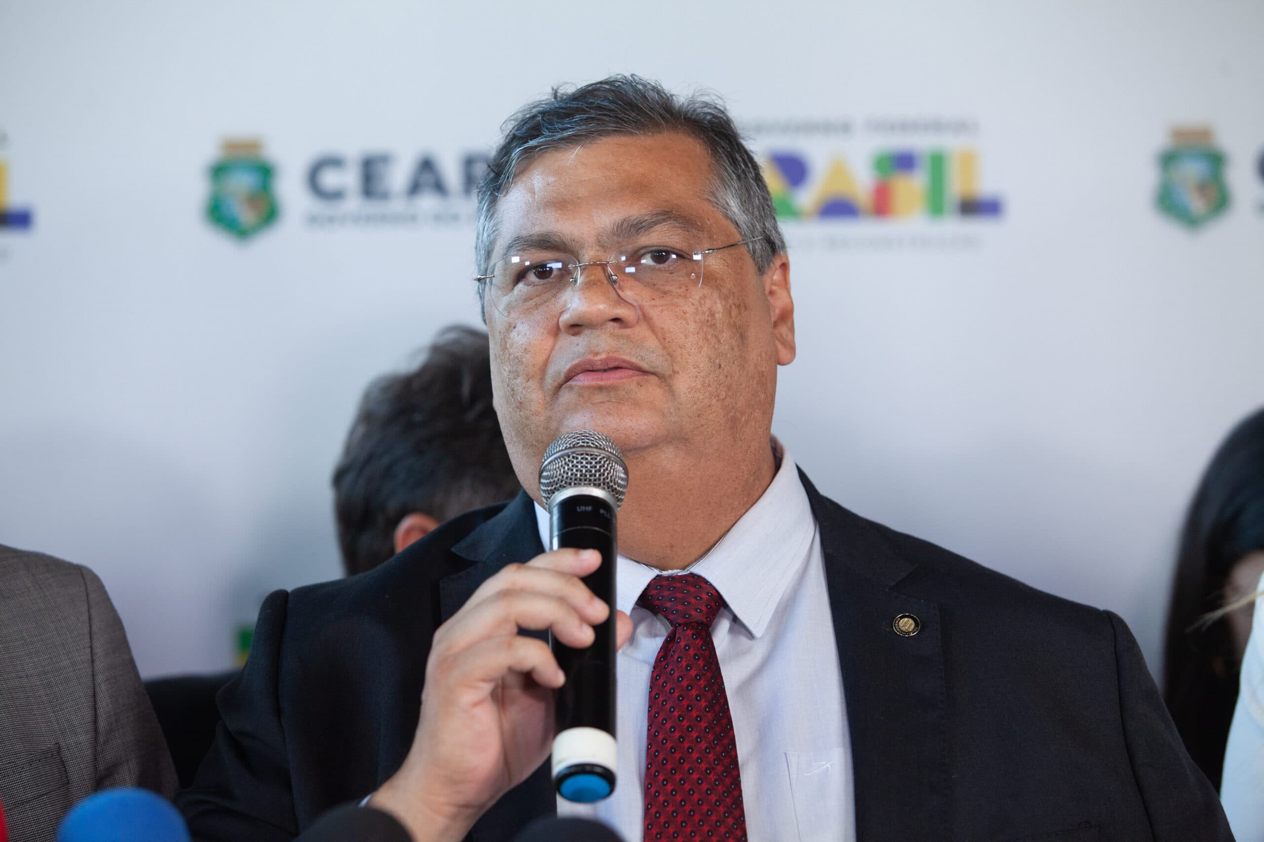 Flávio Dino autoriza créditos extraordinários para combater incêndios na Amazônia e Pantanal