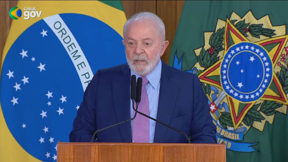Lula assina decreto para GLO em portos e aeroportos de SP e RJ