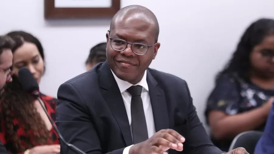 Câmara aprova convite para Silvio Almeida explicar visita da &#8220;dama do tráfico&#8221; ao ministério