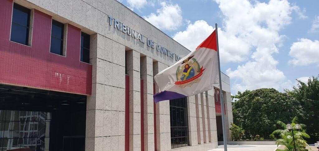 TCE-AM entrega &#8220;Colar do Mérito de Contas&#8221; para 14 homenageados