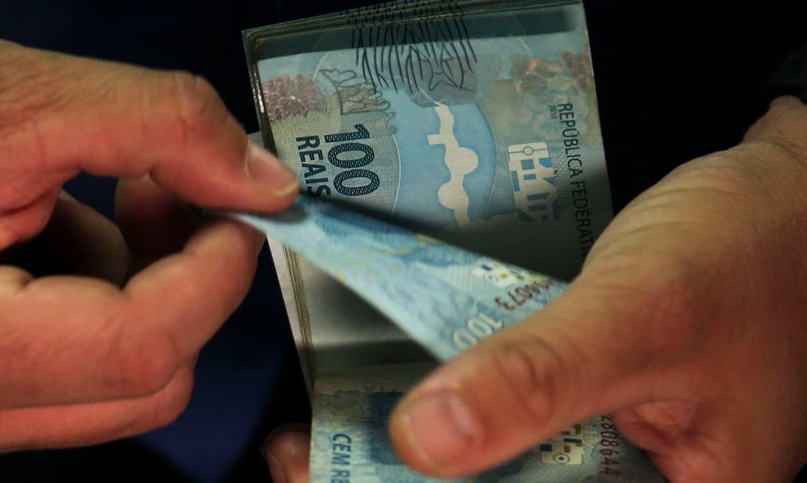 Primeira parcela do 13º salário dos servidores do Estado começa a ser paga hoje (23)