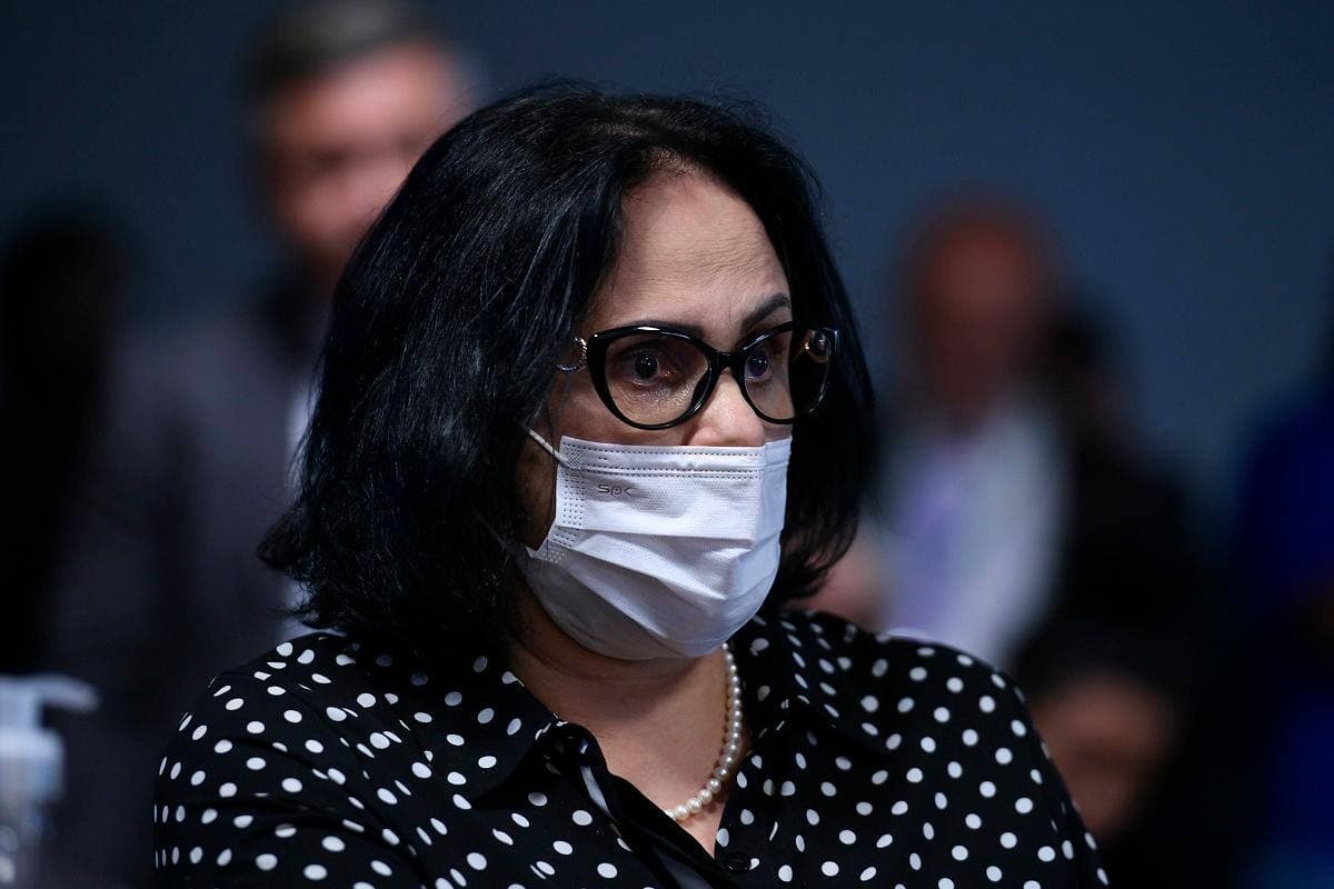 Damares Alves é internada com paralisia facial em Brasília