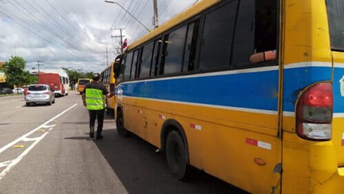 Adolescente denuncia motorista de amarelinho por abuso sexual em Manaus