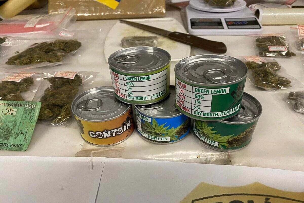 Homem é preso após vender maconha &#8216;enlatada&#8217; e com lacre de segurança
