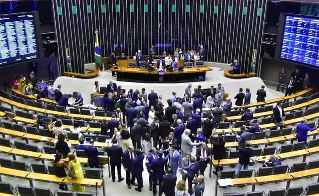 Congresso derruba veto de Lula à desoneração da folha