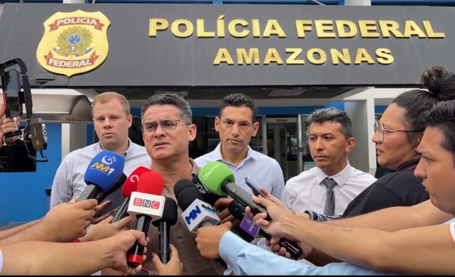 &#8216;É uma armação para me colocarem contra os professores&#8217;, diz David Almeida sobre áudio fake
