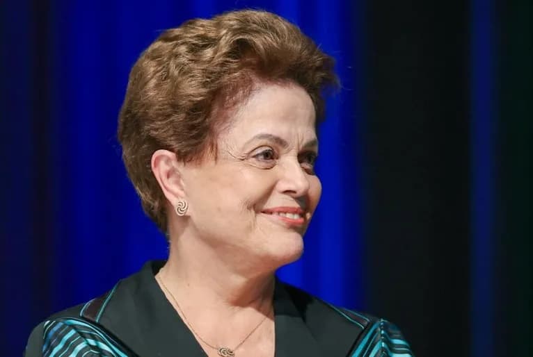 Dilma Rousseff confronta passageira em voo de primeira classe: &#8220;Sou presidente de banco, querida&#8221;