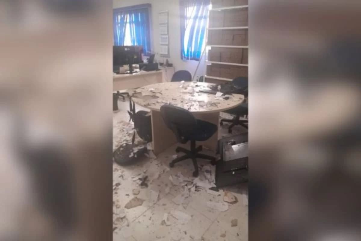 Homem é hospitalizado após abrir pacote com bomba em SP