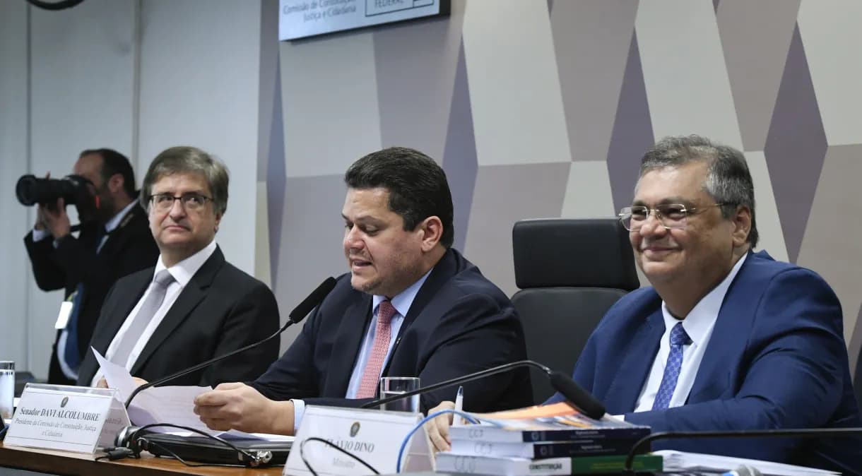 CCJ do Senado aprova indicações de Flávio Dino e Paulo Gonet