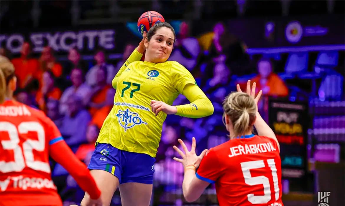 Brasil vence República Tcheca no Mundial de handebol feminino, mas é eliminado da competição