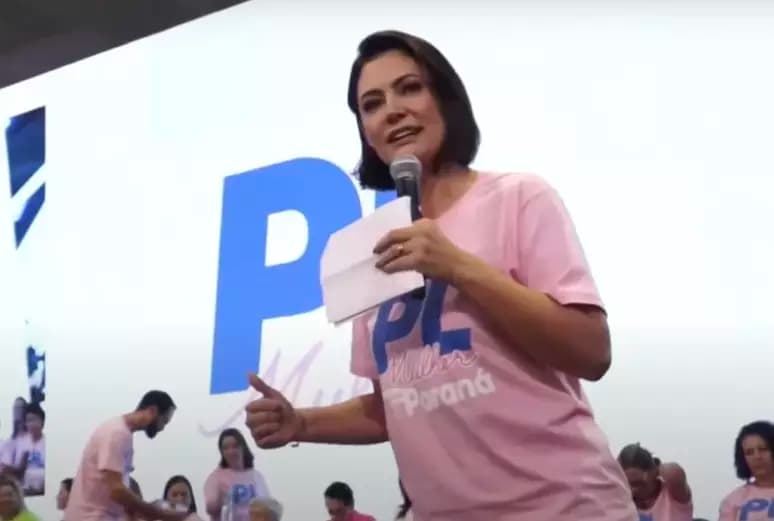 Michelle Bolsonaro, cotada para substituir Moro, tem coro de &#8216;senadora&#8217; no PR