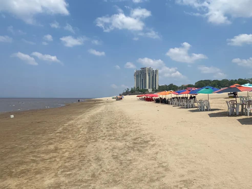 Praia da Ponta Negra, em Manaus, é liberada para banhistas