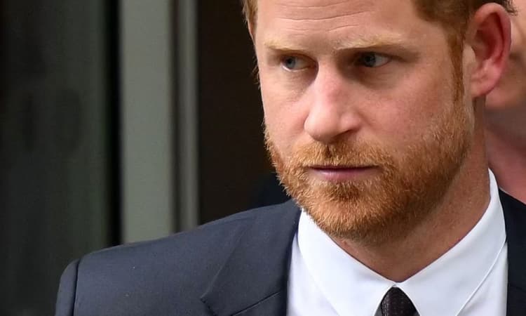 Príncipe Harry é condenado a pagar 48mil libras a tabloide