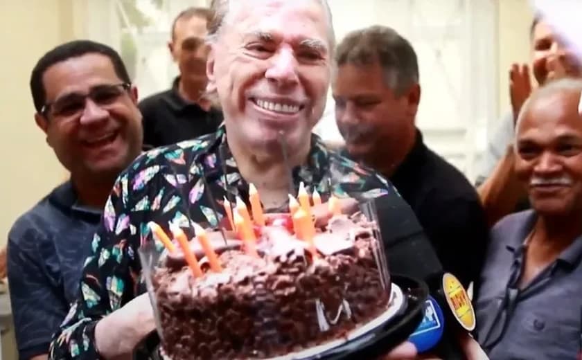 &#8220;Um gás para voltar&#8221;, diz Silvio Santos, em surpresa pelo seu aniversário de 93 anos