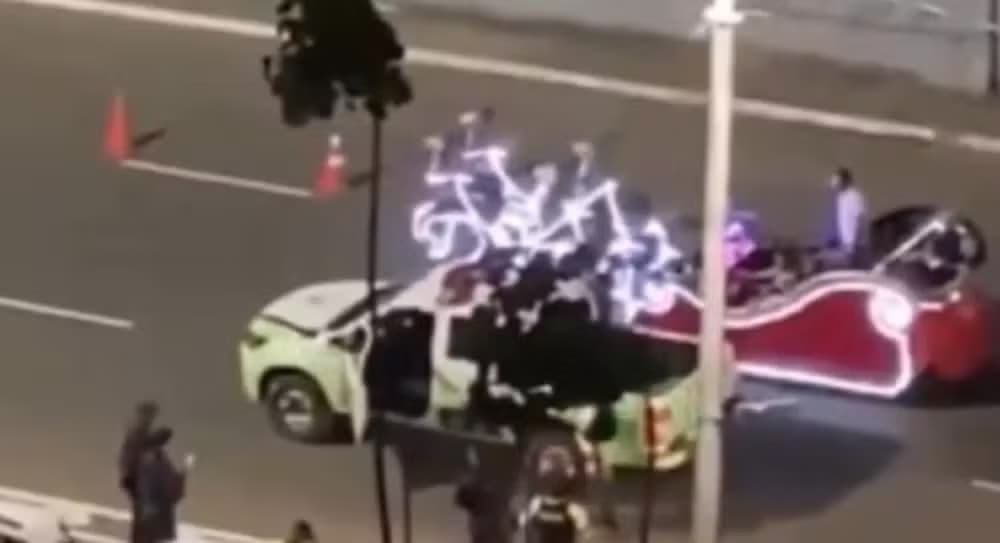 VÍDEO: Trenó do Papai Noel é apreendido na BA e motorista recusa bafômetro