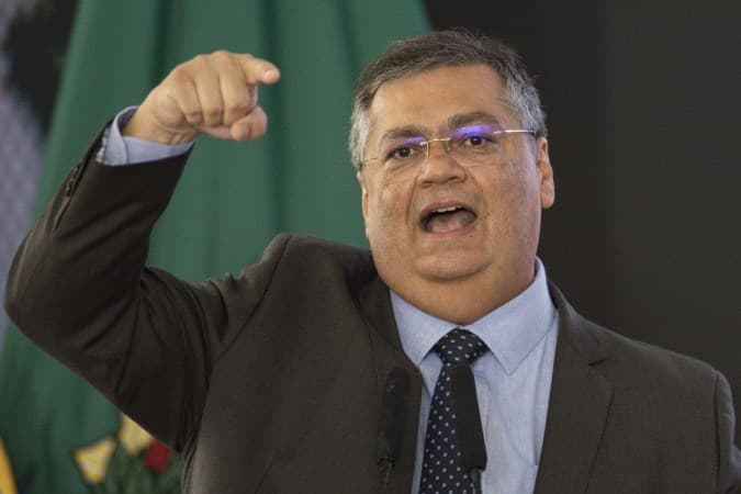 Dino diz que função militar é &#8216;subalterna&#8217; e que existe apenas o poder civil em ação sobre limites das Forças Armadas