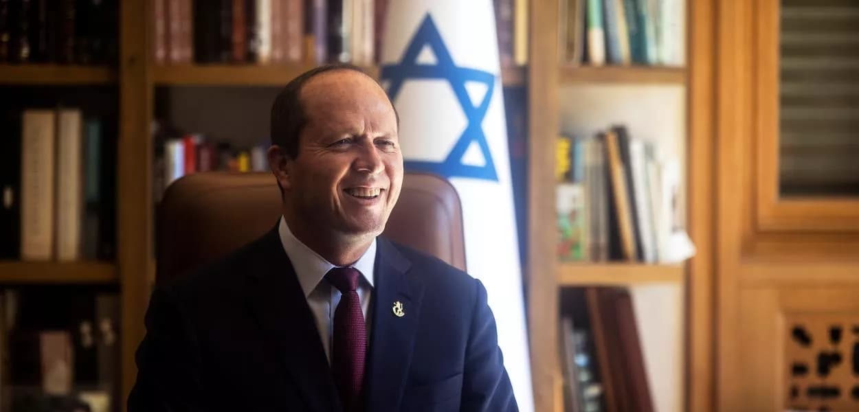 &#8220;Irã é alvo legítimo&#8221; dos ataques, afirma ministro da Economia de Israel