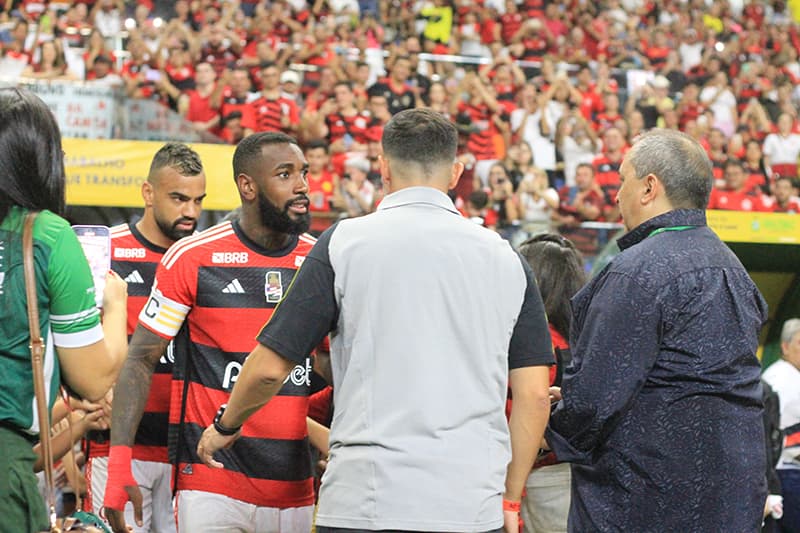Após controvérsia, Flamengo apresenta acordo de renovação a Gerson