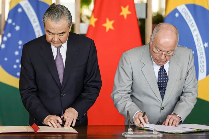 Brasil e China assinam acordo para ampliar visto por 10 anos entre os países