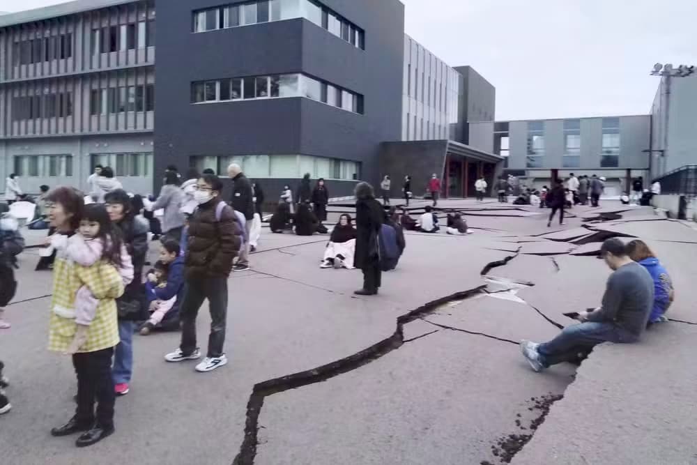 Japão emite alerta de tsunami após grande terremoto neste 1º de janeiro