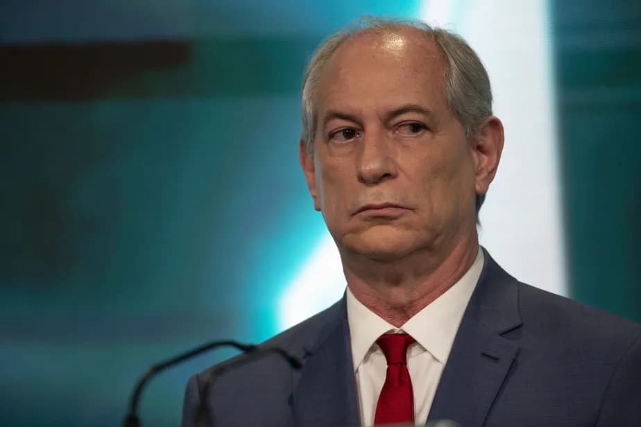 Ciro Gomes se diz alvo de milícias digitais e relaciona grupos políticos