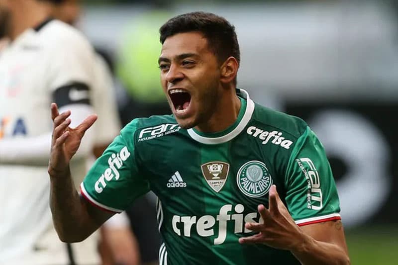 Ex-jogador Cleiton Xavier é preso por não pagar pensão alimentícia