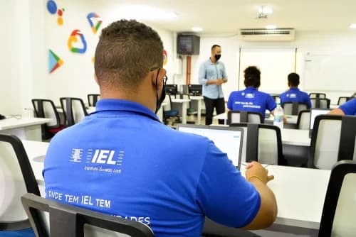 IEL AM oferta 56 vagas de estágio com salários de até R$ 1,4 mil