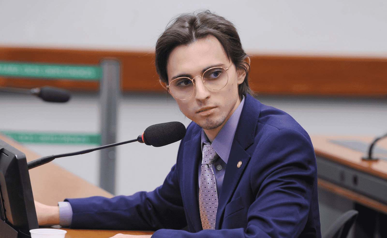Após graves denúncias sobre segurança pública e indecisão sobre candidatura a prefeito, Amom segue recluso