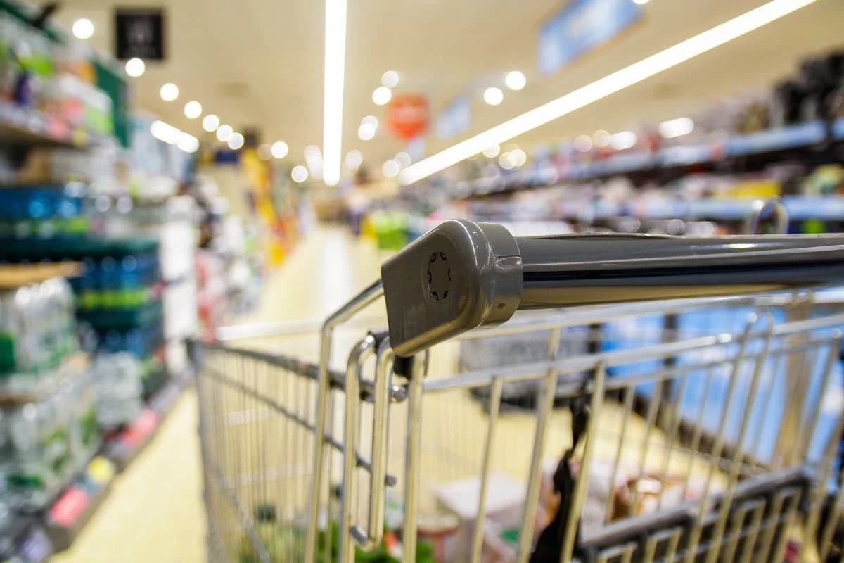 Inflação total de 2023 no Brasil fica em 4,62%, abaixo do teto da meta