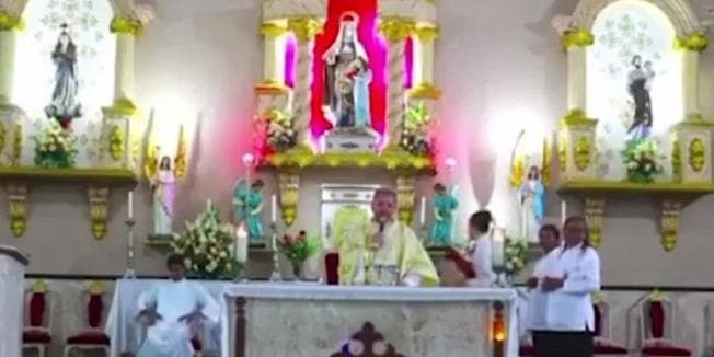 VÍDEO: &#8220;Deve ser um casal pobre&#8221;, diz padre sobre decoração de casamento em SE