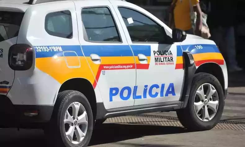 Adolescente surta, atira na própria mãe e acaba morto pelo irmão
