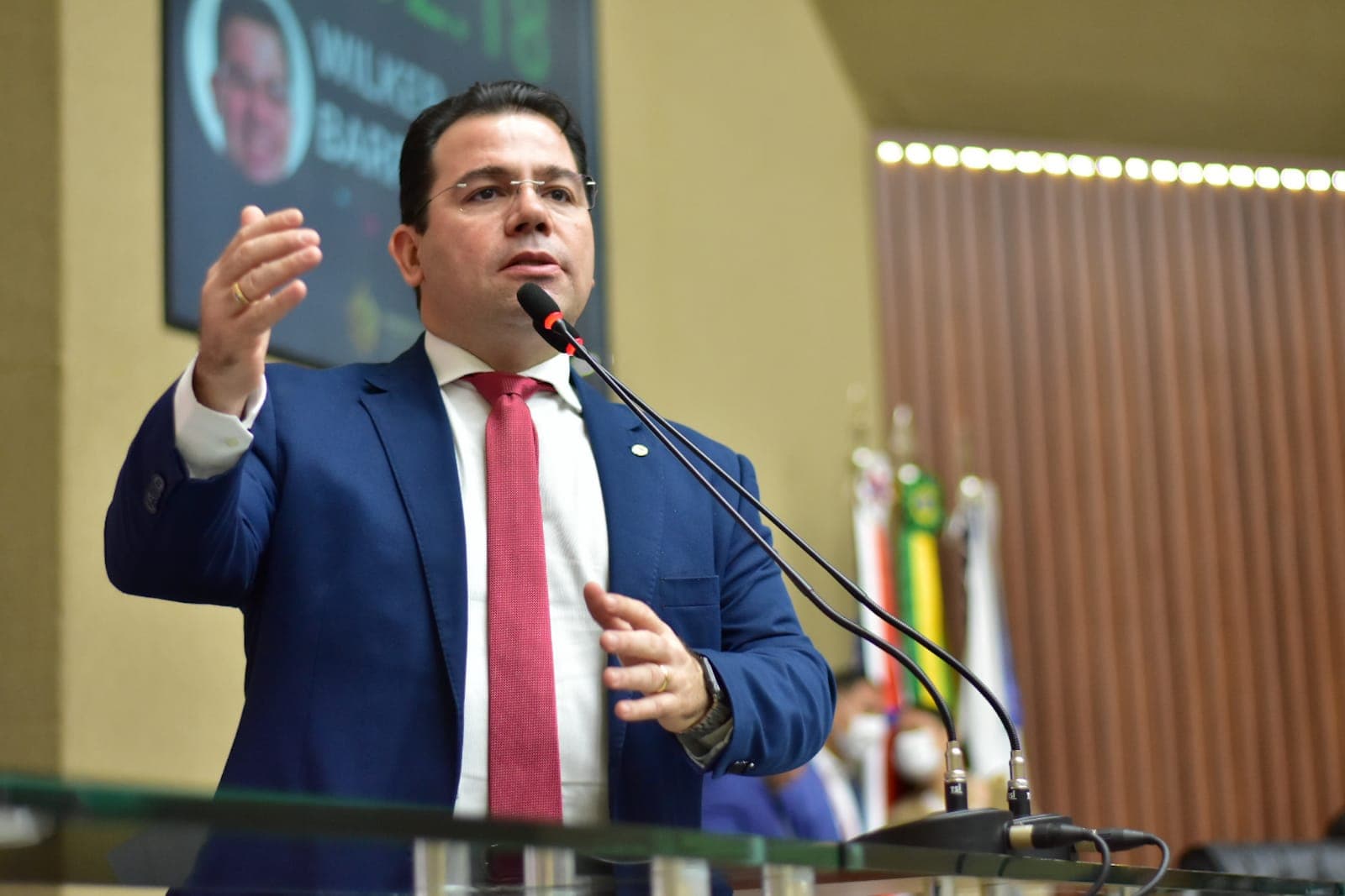 TRE-AM derruba liminar que autorizava Wilker Barreto de participar de debate na TV