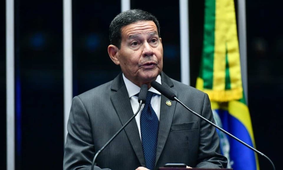Psol e Rede pedem cassação e prisão de Mourão   