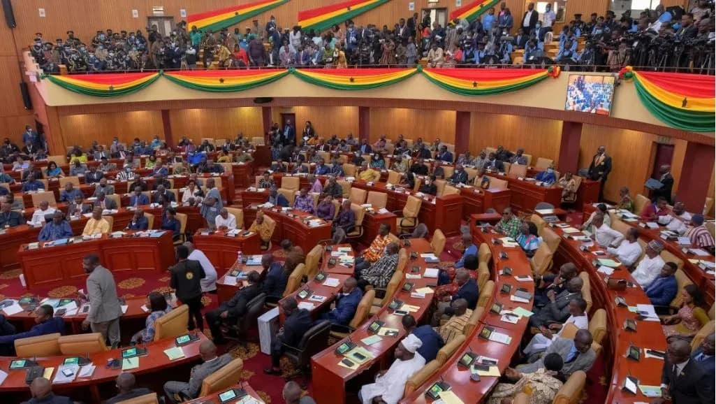 Parlamento de Gana aprova projeto de lei anti-LGBTQIA+