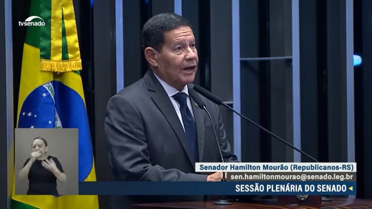 Mourão fala em &#8220;confronto&#8221; e pede reação das Forças Armadas