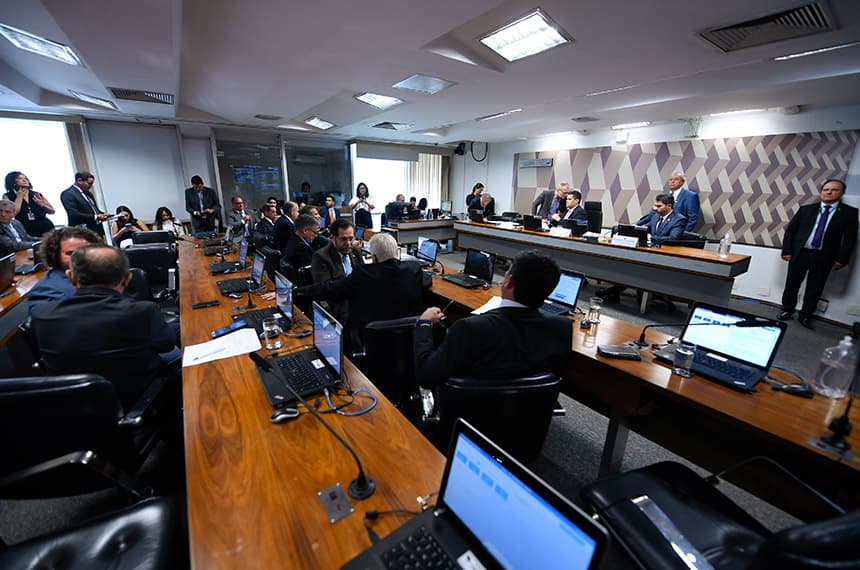 CCJ do Senado aprova PEC que criminaliza posse e porte de drogas