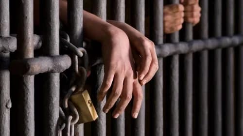 Detentos serram grade e fogem de presídio em Parintins, no AM