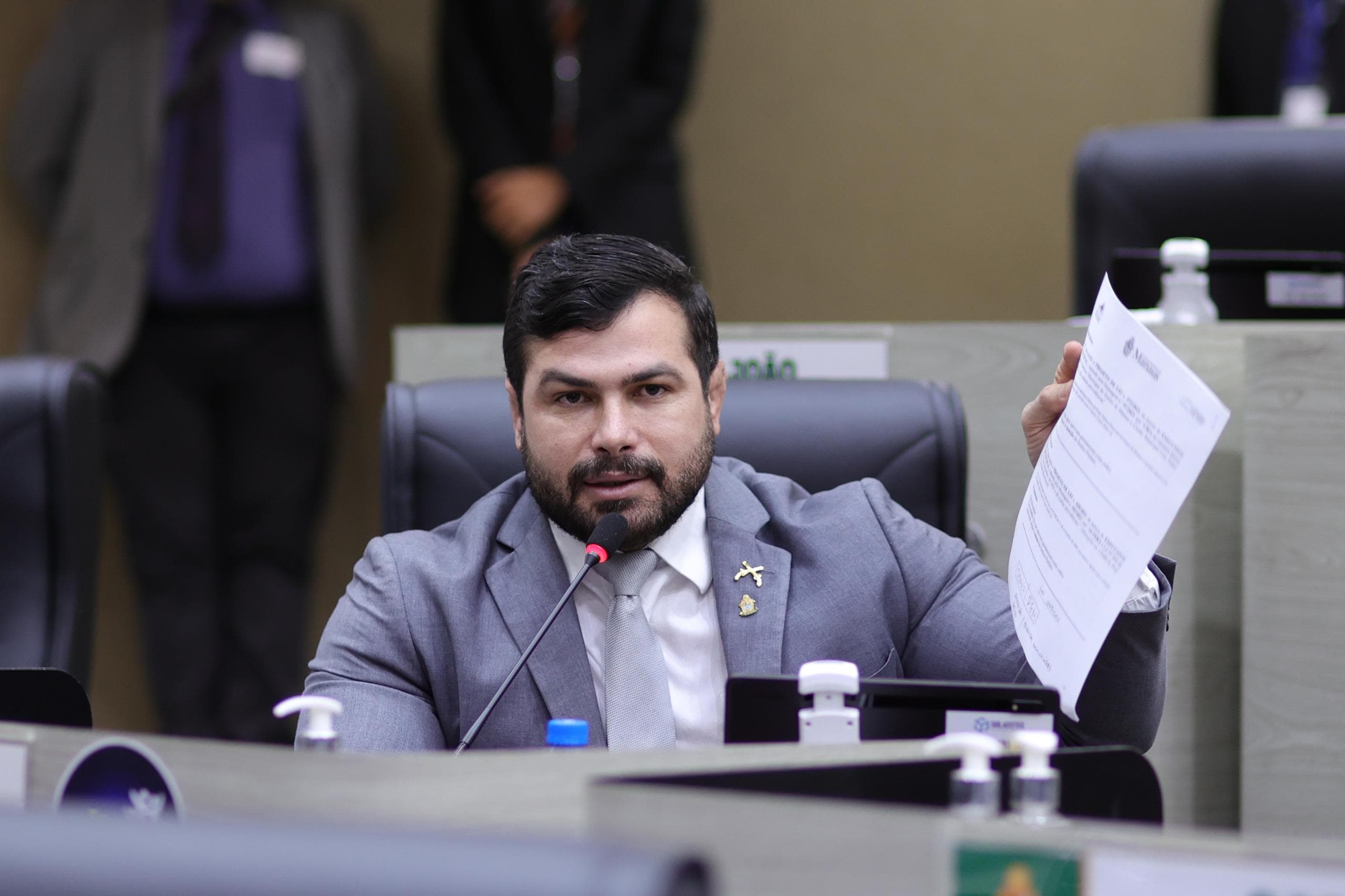 Vereador Capitão Carpê protocola pedido de afastamento de secretário Israel Conte