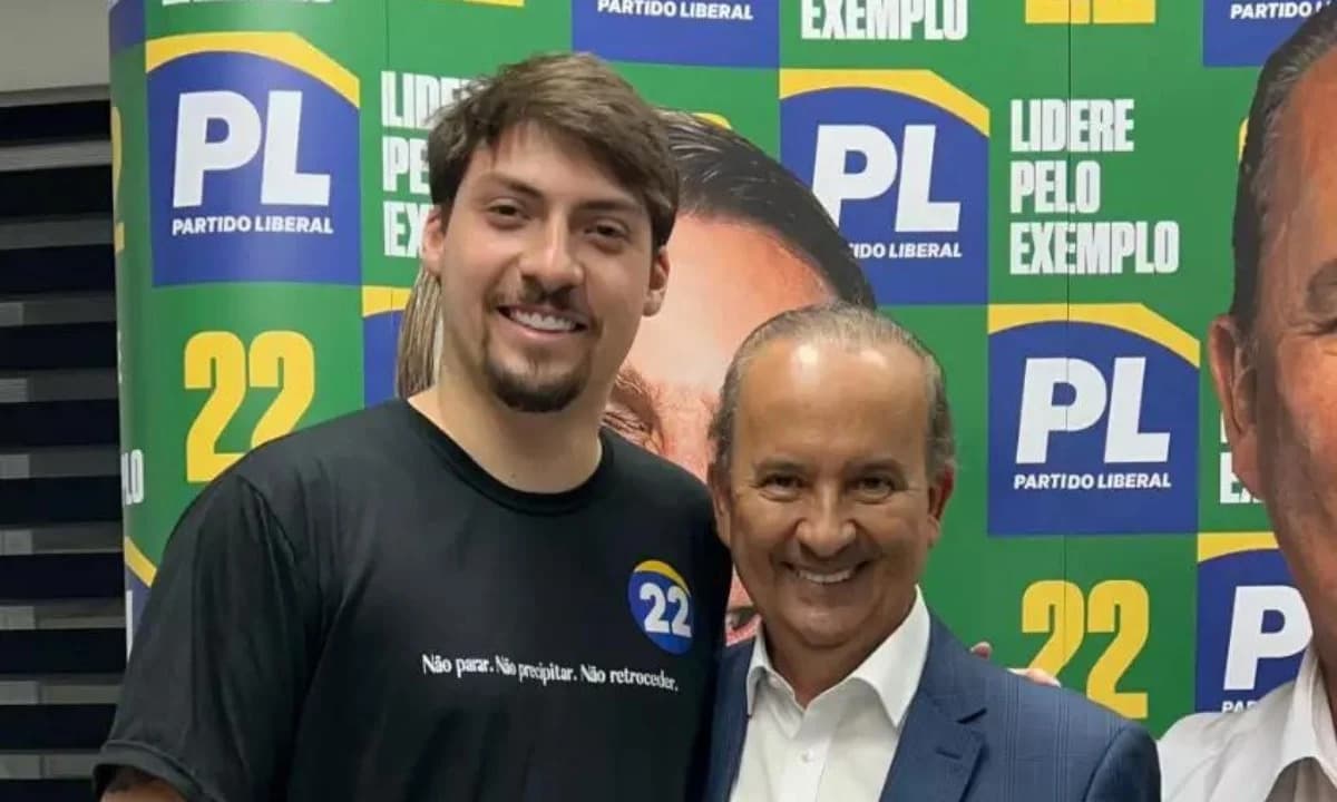 Renan Bolsonaro é exonerado de gabinete no Senado para disputar eleição