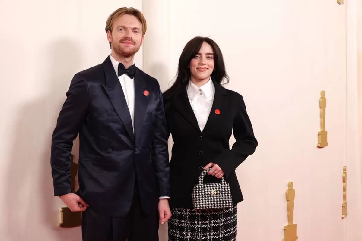 Durante o Oscar, artistas usam broche pelo cessar-fogo em Gaza