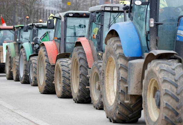 União Europeia anuncia novas medidas para acalmar agricultores
