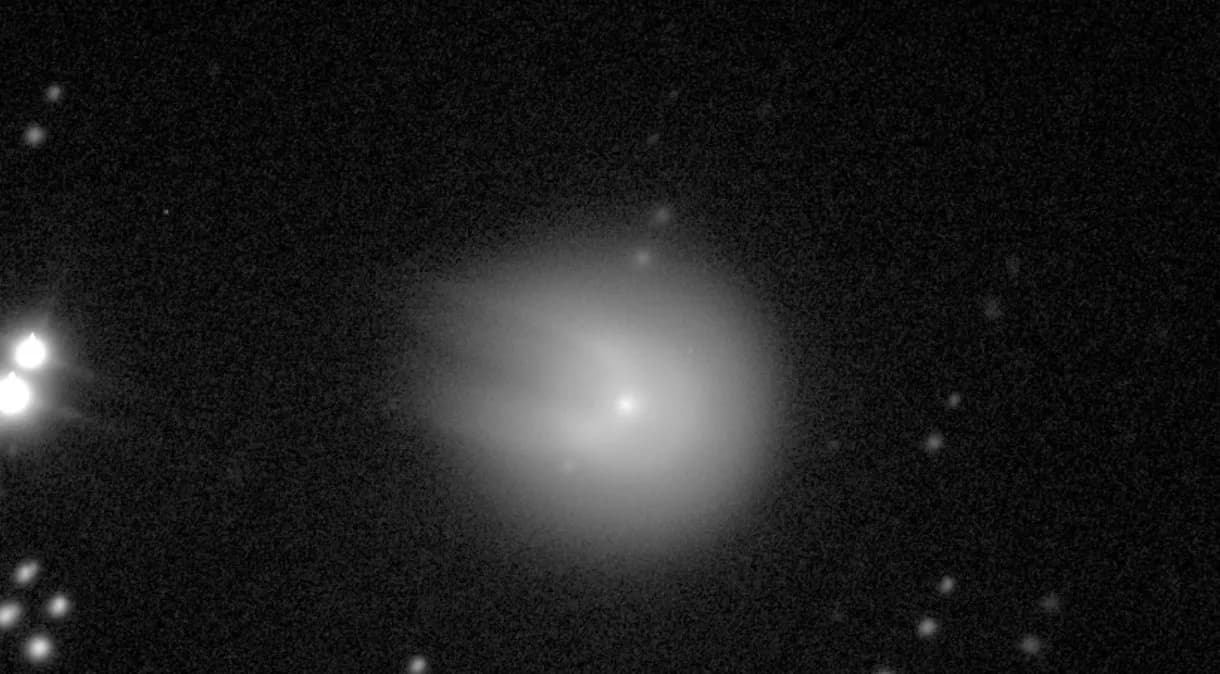 “Cometa do Diabo” pode aparecer no céu durante eclipse solar   