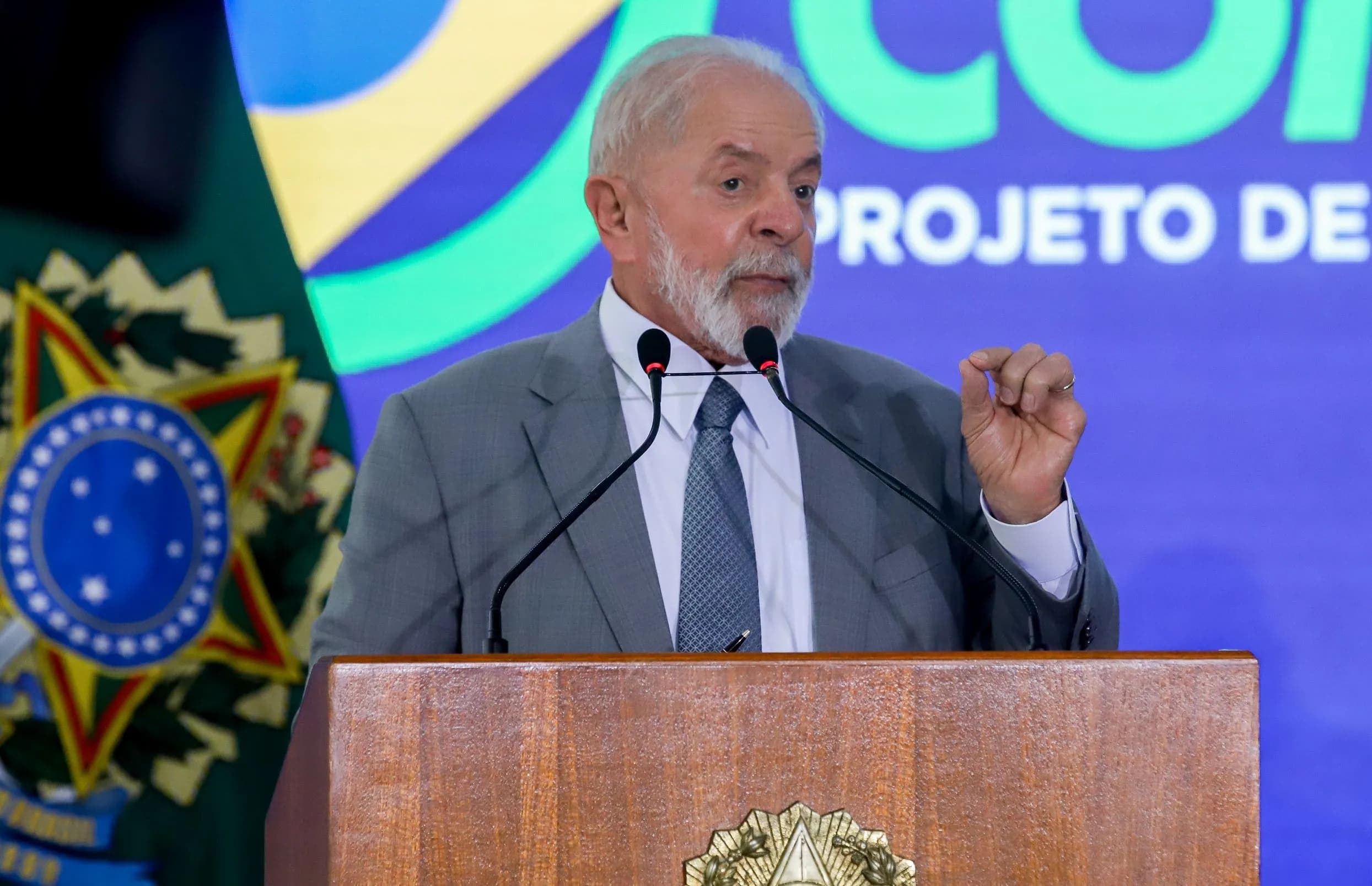 “Trabalhadores não querem mais CLT”, diz Lula ao comentar regulamentação do trabalho por APP