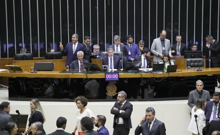 Câmara aprova projeto do Combustível do Futuro, que altera mistura na gasolina e no diesel