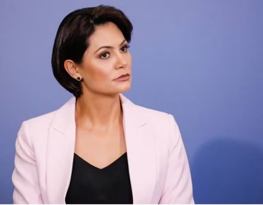 Justiça de SP proíbe Michelle Bolsonaro de receber homenagem no Theatro Municipal