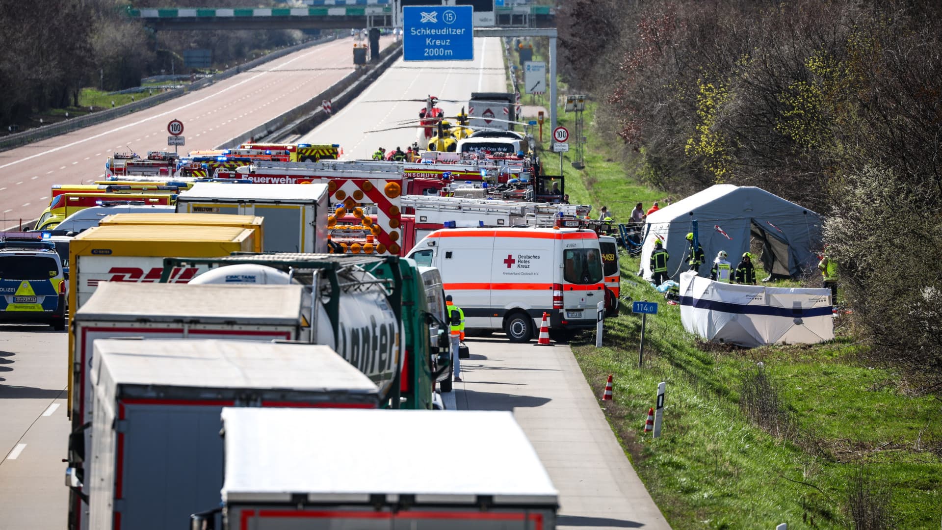 VÍDEO: Acidente de ônibus deixa pelo menos 5 mortos e 12 feridos na Alemanha